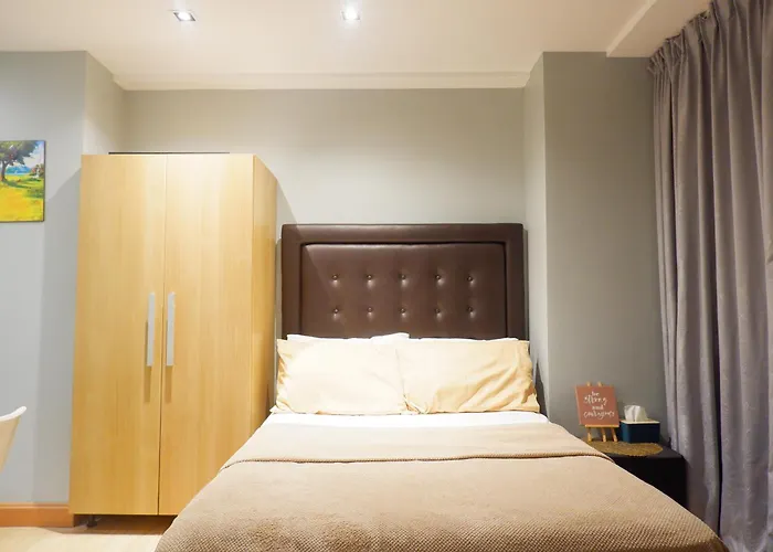Apartment Quiet With Fast Wifi, Own Balcony, Pool And Gym