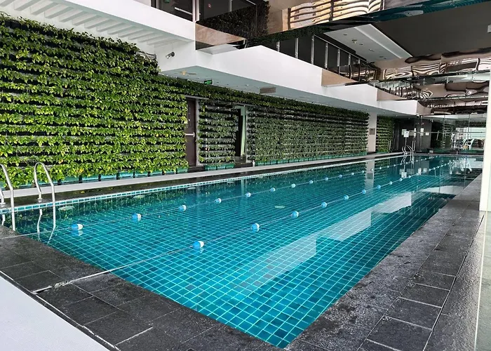 Apartment Quiet With Fast Wifi, Own Balcony, Pool And Gym