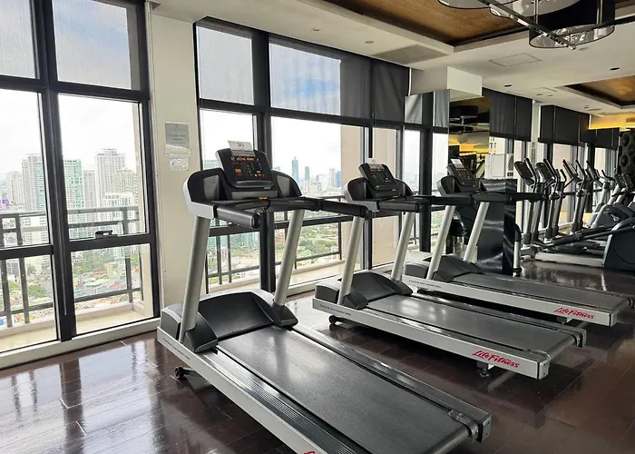 Quiet With Fast Wifi, Own Balcony, Pool And Gym Apartment *