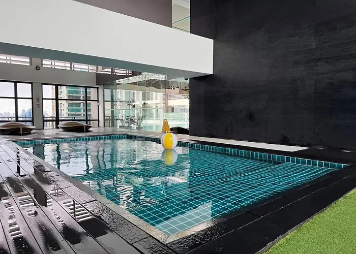 Quiet With Fast Wifi, Own Balcony, Pool And Gym Apartment Manila
