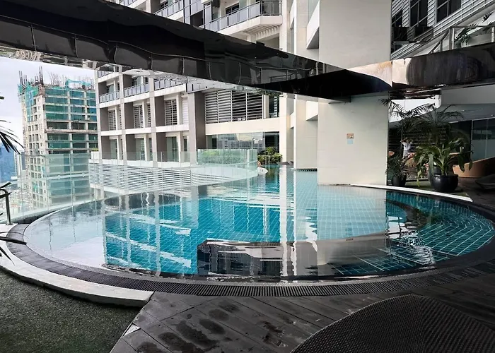 Apartment Quiet With Fast Wifi, Own Balcony, Pool And Gym Manila