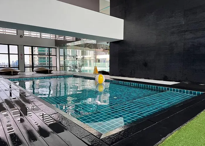 Quiet With Fast Wifi, Own Balcony, Pool And Gym