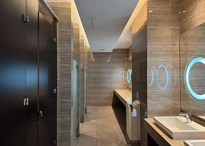Quiet With Fast Wifi, Own Balcony, Pool And Gym Apartment *