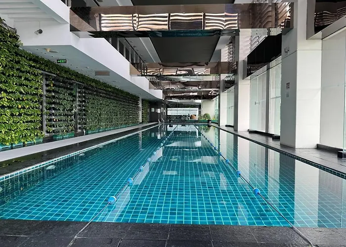 Quiet With Fast Wifi, Own Balcony, Pool And Gym *