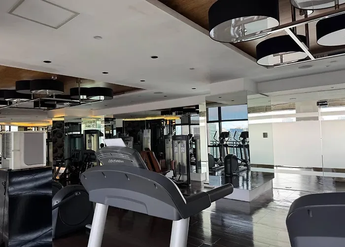 Quiet With Fast Wifi, Own Balcony, Pool And Gym