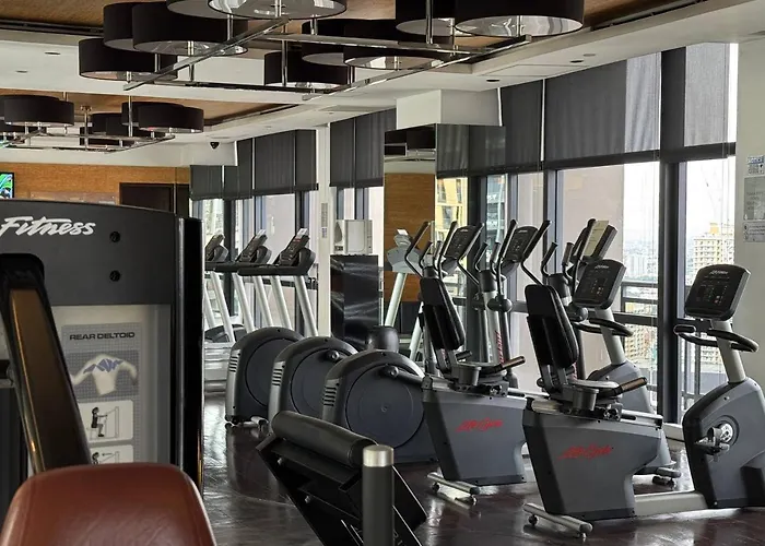 Quiet With Fast Wifi, Own Balcony, Pool And Gym Apartment *