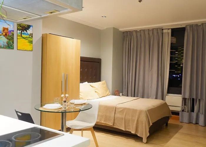 Apartment Quiet With Fast Wifi, Own Balcony, Pool And Gym