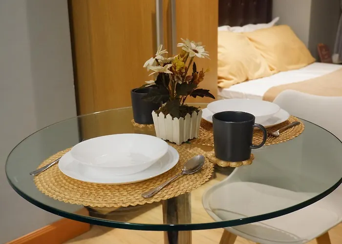 Quiet With Fast Wifi, Own Balcony, Pool And Gym Manila