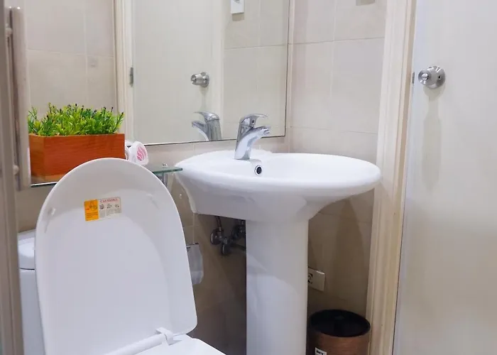 Apartment Quiet With Fast Wifi, Own Balcony, Pool And Gym Manila