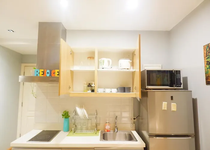 Quiet With Fast Wifi, Own Balcony, Pool And Gym Apartment