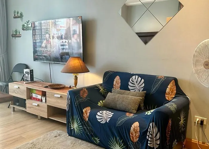 Quiet With Fast Wifi, Own Balcony, Pool And Gym