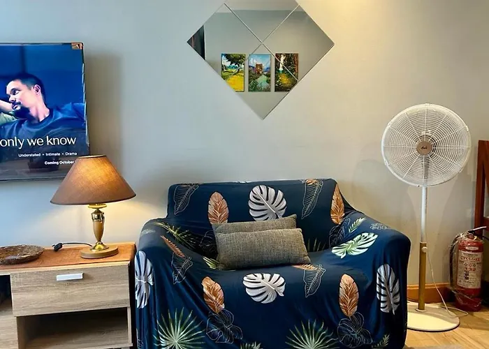 Apartment Quiet With Fast Wifi, Own Balcony, Pool And Gym